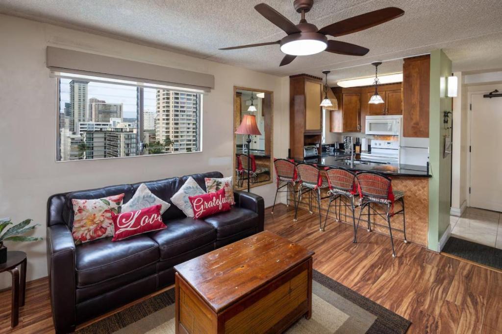 Heart Of Waikiki,1Bdrm,Free Parking, Wifi,No Resort Fees,Youtube,Netflix ! Honolulu Exterior photo